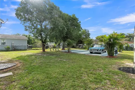 2230 NW 58th Street Miami FL 33142