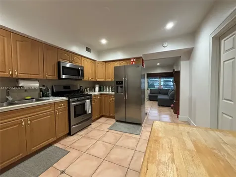 121 W 42nd Street Hialeah FL 33012