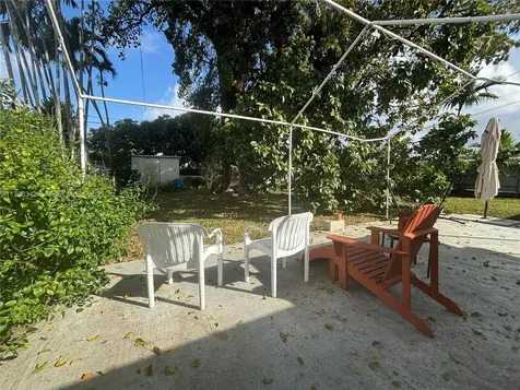 121 W 42nd Street Hialeah FL 33012