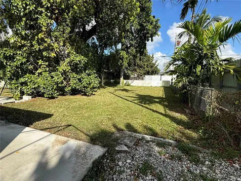 121 W 42nd Street Hialeah FL 33012