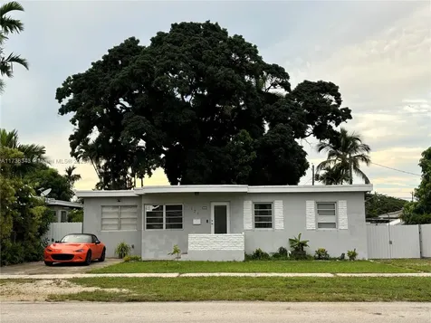 121 W 42nd Street Hialeah FL 33012