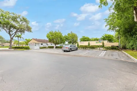 410-430 E Sample Road Pompano Beach FL 33064