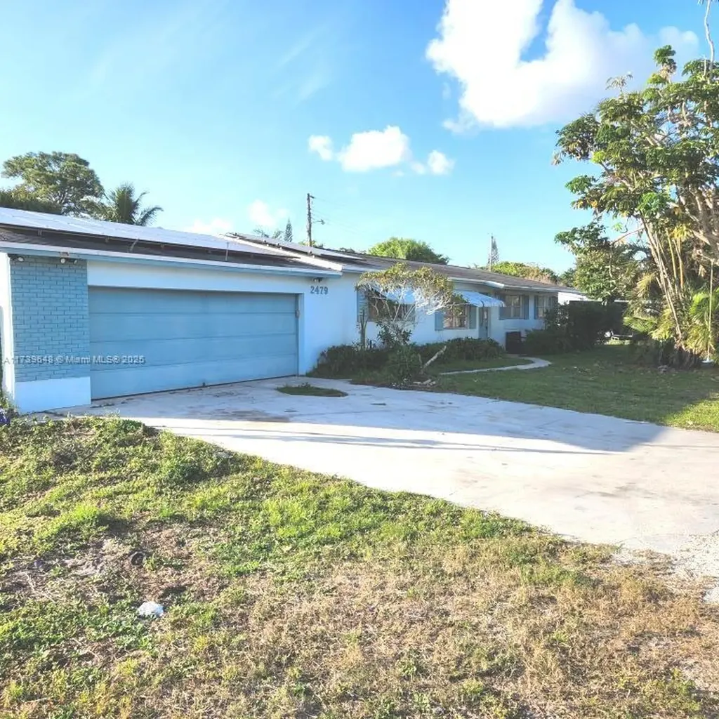 2479 Pinecrest Court West Palm Beach FL 33415