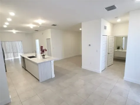 7925 NW 104th Avenue Doral FL 33178