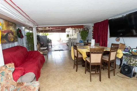 2880 NW 56th Street Miami FL 33142