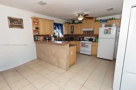 2880 NW 56th Street Miami FL 33142