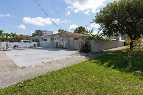 2880 NW 56th Street Miami FL 33142