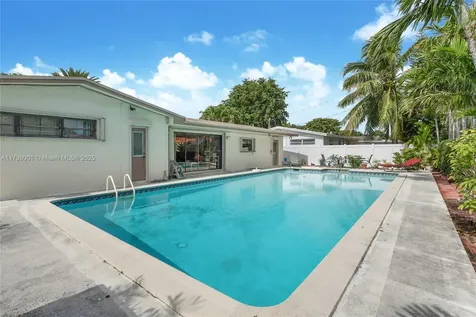 19321 NE 18th Court Miami FL 33179