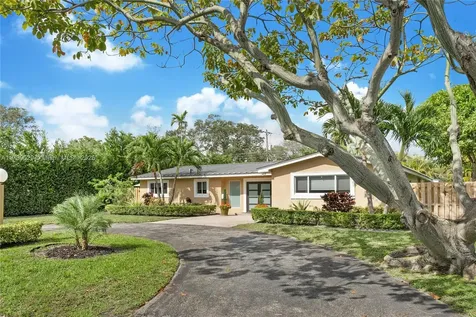 2115 NE 197th Terrace Miami FL 33179