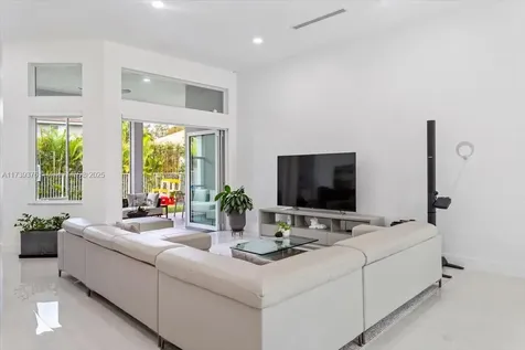 3847 Crestwood Circle Weston FL 33331