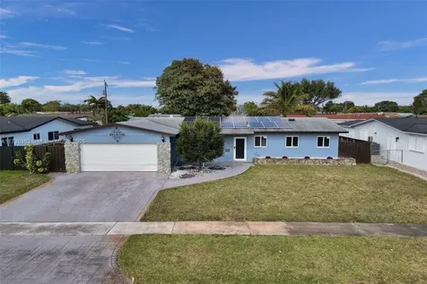 7711 NW 5th Street Pembroke Pines FL 33024