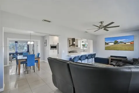 7711 NW 5th Street Pembroke Pines FL 33024