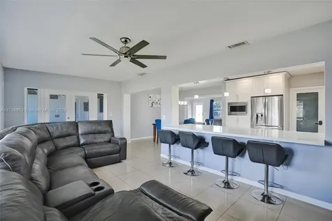 7711 NW 5th Street Pembroke Pines FL 33024