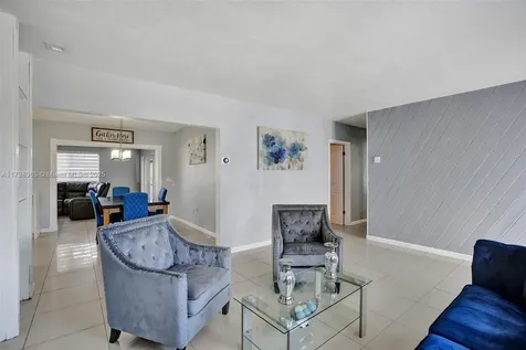 7711 NW 5th Street Pembroke Pines FL 33024