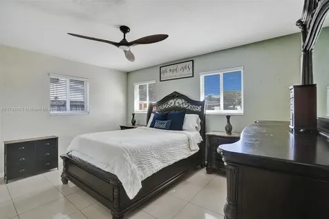 7711 NW 5th Street Pembroke Pines FL 33024