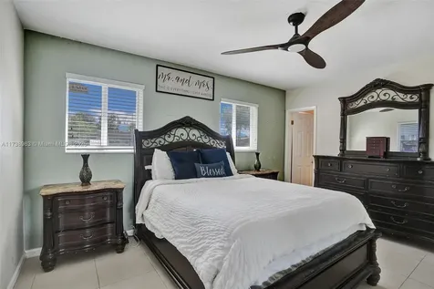 7711 NW 5th Street Pembroke Pines FL 33024
