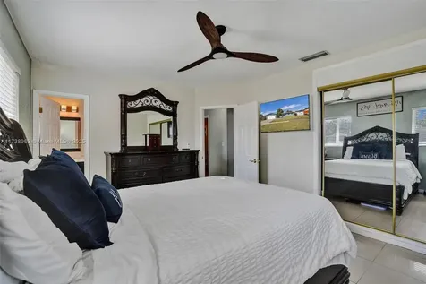 7711 NW 5th Street Pembroke Pines FL 33024