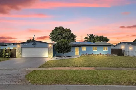 7711 NW 5th Street Pembroke Pines FL 33024