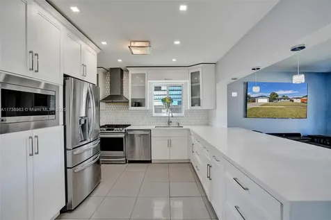 7711 NW 5th Street Pembroke Pines FL 33024