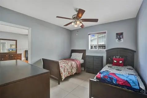 7711 NW 5th Street Pembroke Pines FL 33024