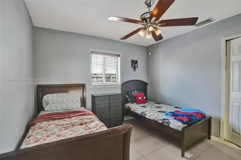 7711 NW 5th Street Pembroke Pines FL 33024