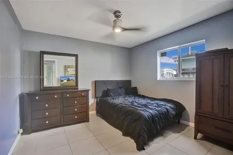7711 NW 5th Street Pembroke Pines FL 33024