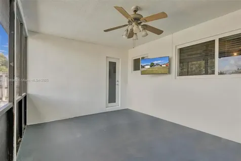 7711 NW 5th Street Pembroke Pines FL 33024