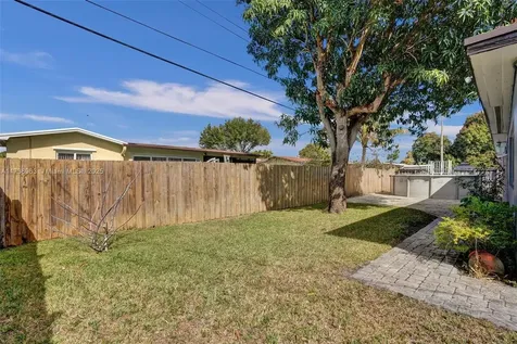 7711 NW 5th Street Pembroke Pines FL 33024