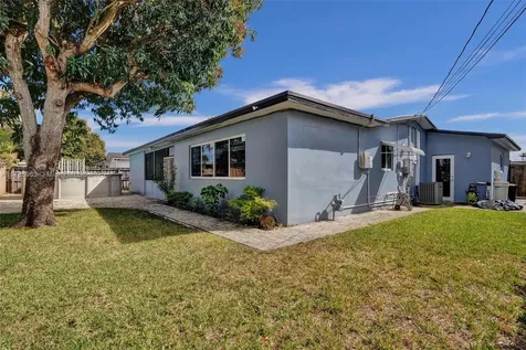 7711 NW 5th Street Pembroke Pines FL 33024