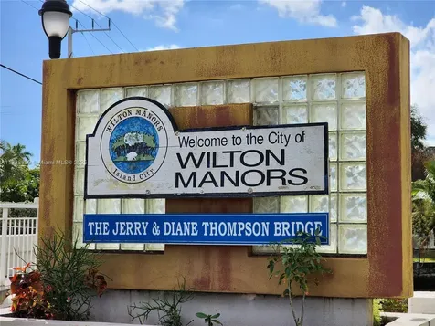 3004 NE 5th Terrace Wilton Manors FL 33334