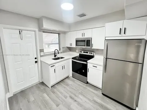 226 SW 6th Street Dania Beach FL 33004