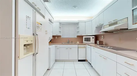 9941 SW 23rd Street Miami FL 33165