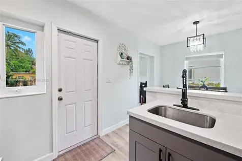 270 Laurel Way Miami Springs FL 33166