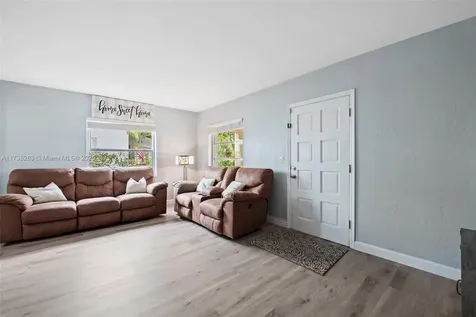 270 Laurel Way Miami Springs FL 33166
