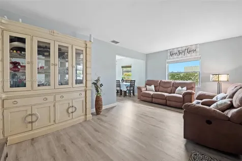 270 Laurel Way Miami Springs FL 33166