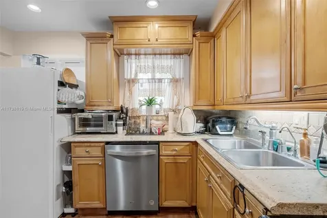 3553 Hibiscus Street Miami FL 33133