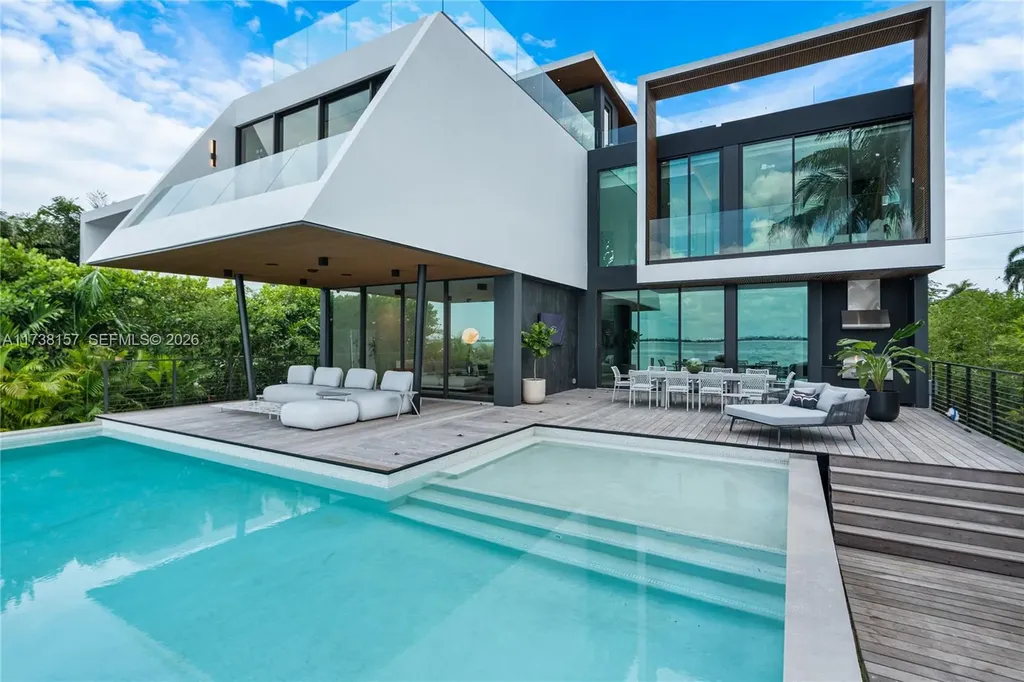 1369 N Venetian Way Miami FL 33139