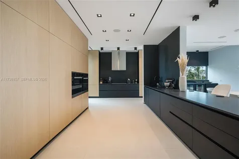 1369 N Venetian Way Miami FL 33139