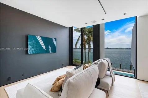 1369 N Venetian Way Miami FL 33139