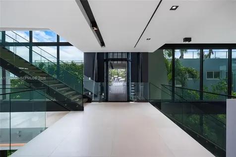 1369 N Venetian Way Miami FL 33139