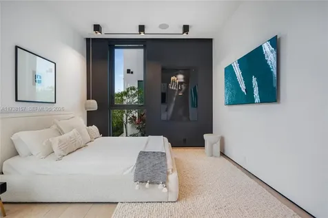 1369 N Venetian Way Miami FL 33139