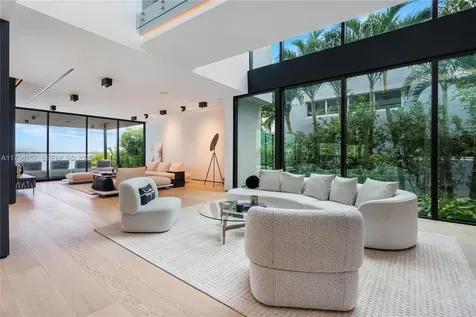 1369 N Venetian Way Miami FL 33139
