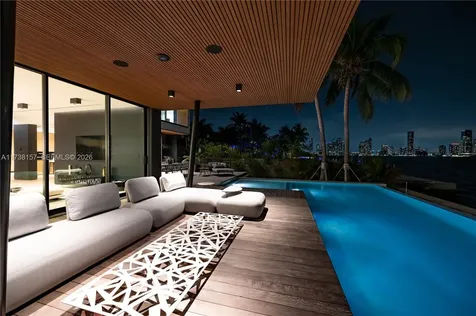 1369 N Venetian Way Miami FL 33139