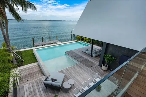 1369 N Venetian Way Miami FL 33139