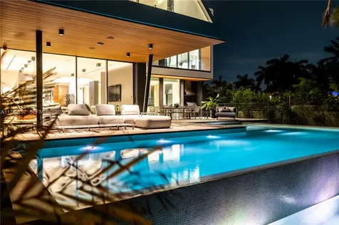 1369 N Venetian Way Miami FL 33139