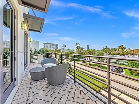 2040 NE 121st Road North Miami FL 33181