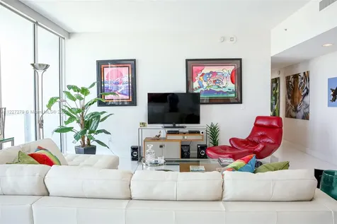 253 NE 2nd Street Miami FL 33132