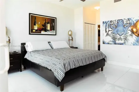 253 NE 2nd Street Miami FL 33132