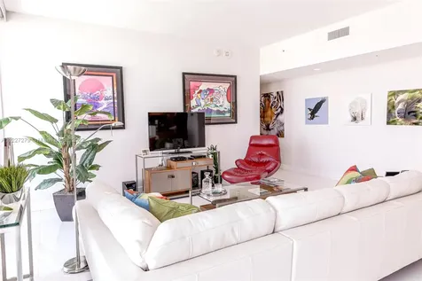 253 NE 2nd Street Miami FL 33132