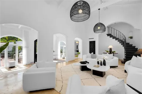 5660 Pine Tree Drive Miami Beach FL 33140